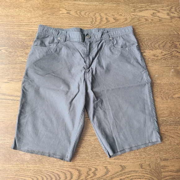 Nike 6.0 Men's Gray Casual Shorts Sz.36 Hem Raw - Picture 1 of 6